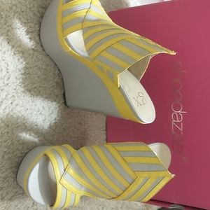 Shoe dazzle wedges size 9